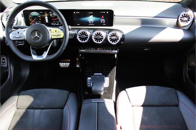 Mercedes-Benz CLA-KLASSE 200 AMG Night | Pano | Memory | Designo