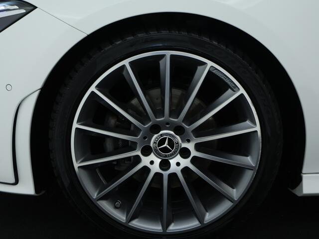 Mercedes-Benz CLA-KLASSE Shooting Brake 180 Business Solution AMG | Multispaaks velgen | Stoelverwarming | Sfeerverlichting | Navigatie | Inclusief 24 maanden MB Certified garantie voor Europa.