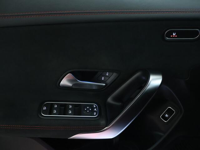 Mercedes-Benz CLA-KLASSE Shooting Brake 180 Business Solution AMG | Multispaaks velgen | Stoelverwarming | Sfeerverlichting | Navigatie | Inclusief 24 maanden MB Certified garantie voor Europa.