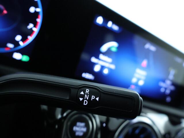 Mercedes-Benz CLA-KLASSE Shooting Brake 180 Business Solution AMG | Multispaaks velgen | Stoelverwarming | Sfeerverlichting | Navigatie | Inclusief 24 maanden MB Certified garantie voor Europa.