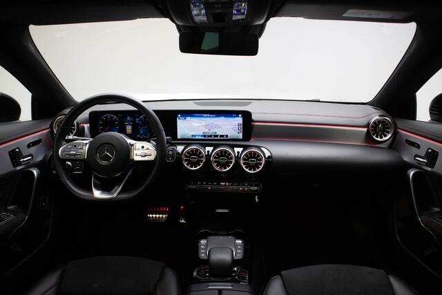 Mercedes-Benz CLA-KLASSE 180 Business Solution AMG | Pano | Sfeer | Memory |
