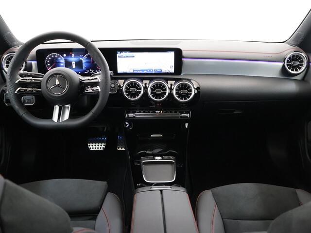 Mercedes-Benz CLA-KLASSE 250e Shooting brake Business Solution AMG | Panoramadak | Achteruitrijcamera | 19inch Multispaak velgen | Sfeerverlichting