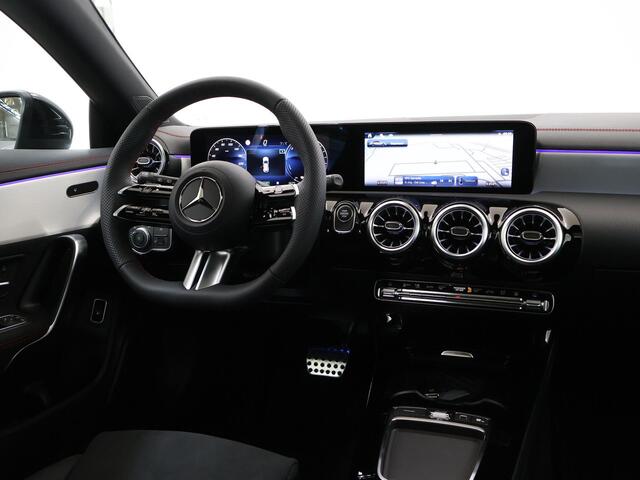 Mercedes-Benz CLA-KLASSE 250e Shooting brake Business Solution AMG | Panoramadak | Achteruitrijcamera | 19inch Multispaak velgen | Sfeerverlichting