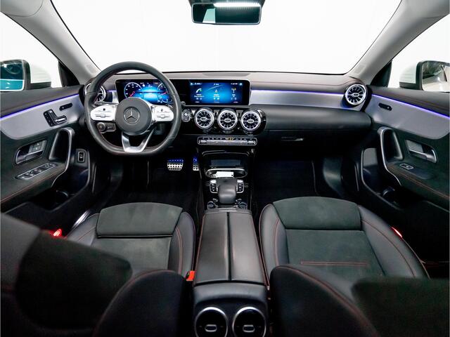 Mercedes-Benz CLA-KLASSE CLA 220 AMG Line | Pano | 19 inch