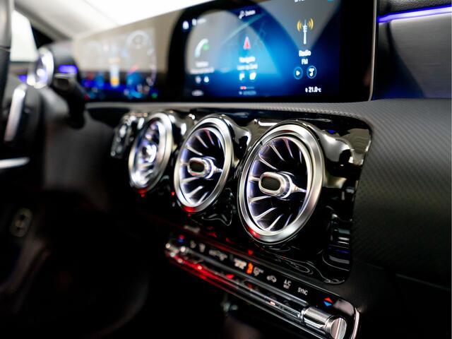 Mercedes-Benz CLA-KLASSE CLA 220 AMG Line | Pano | 19 inch