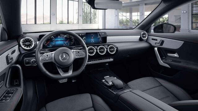 Mercedes-Benz CLA-KLASSE 180 Business Solution AMG NIGHT | Panoramadak | Stoel Memory | Keyless Entry | MultiBeam LED | Sfeerverlichting |