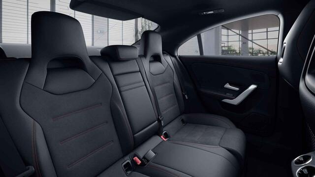 Mercedes-Benz CLA-KLASSE 180 Business Solution AMG NIGHT | Panoramadak | Stoel Memory | Keyless Entry | MultiBeam LED | Sfeerverlichting |