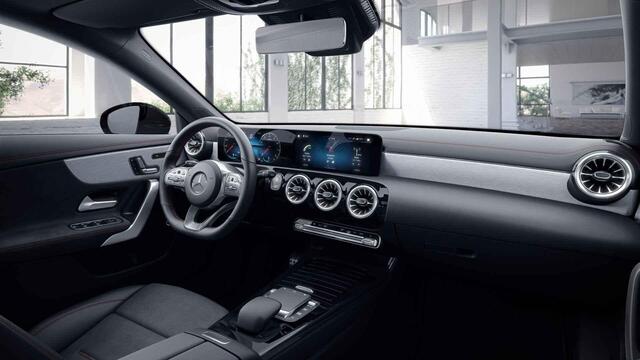 Mercedes-Benz CLA-KLASSE 180 Business Solution AMG NIGHT | Panoramadak | Stoel Memory | Keyless Entry | MultiBeam LED | Sfeerverlichting |