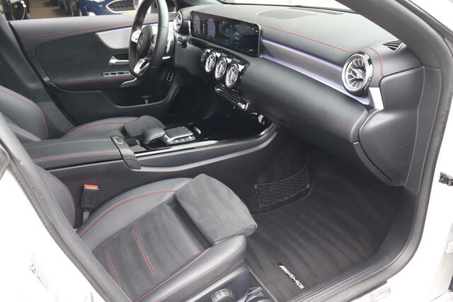 Mercedes-Benz CLA-KLASSE 200 Business Solution AMG NL-Auto!! Sfeerverlichting I Camera I Carplay