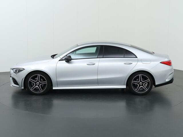 Mercedes-Benz CLA-KLASSE 180 Business Solution AMG | Trekhaak | Achteruitrijcamera | Sfeerverlichting | Widescreen | Stoelverwarming |