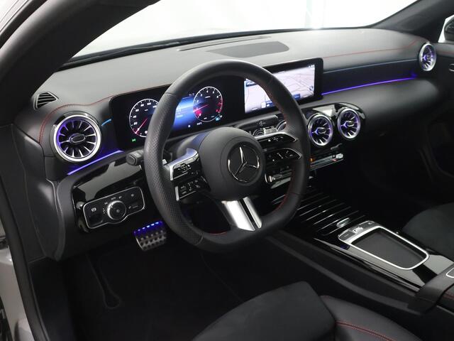 Mercedes-Benz CLA-KLASSE 180 Coupe Star Edition AMG Line | Panorama-schuifdak | Navigatiesysteem | Stoelverwarming | Parkeercamera | Sfeerverlichting