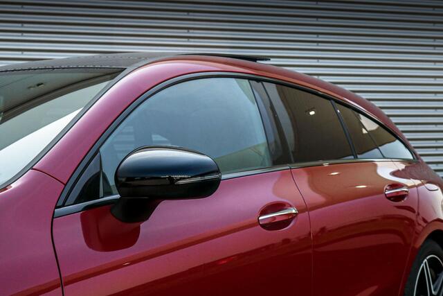 Mercedes-Benz CLA-KLASSE Shooting Brake 180 | Panoramadak | Nightpakket | Trekhaak | Custom bekleding
