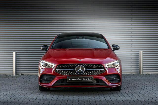 Mercedes-Benz CLA-KLASSE Shooting Brake 180 | Panoramadak | Nightpakket | Trekhaak | Custom bekleding
