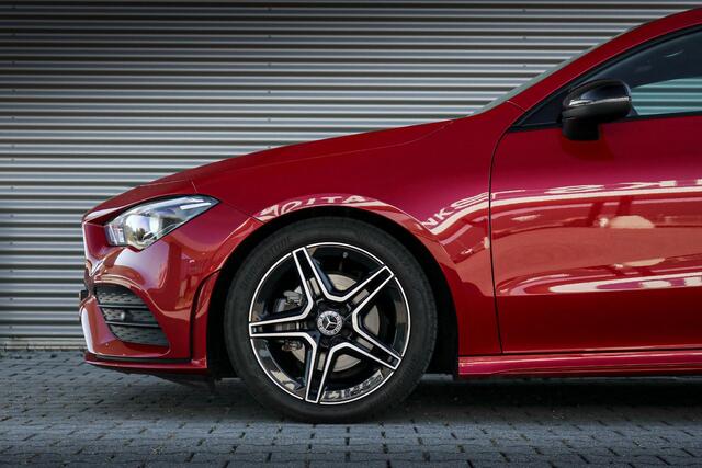 Mercedes-Benz CLA-KLASSE Shooting Brake 180 | Panoramadak | Nightpakket | Trekhaak | Custom bekleding