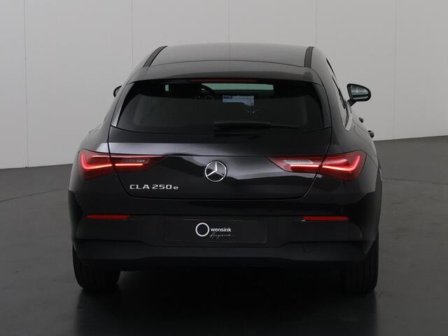 Mercedes-Benz CLA-KLASSE Shooting Brake 250 e Star Edition | Navigatie | Parkeerassistent PARKTRONIC | EASY PACK achterklep | USB pakket plus | Stoelverwarming