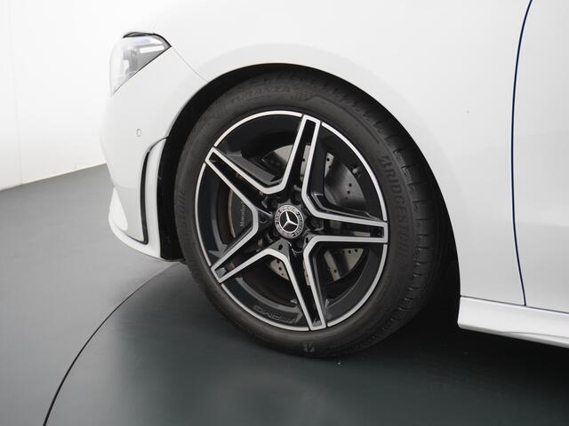 Mercedes-Benz CLA-KLASSE 200 AMG Shooting Brake // Panoramadak // Memory // Keyless // Carplay // Nightpakket // MultiBeam