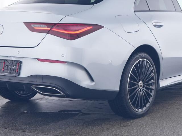 Mercedes-Benz CLA-KLASSE 250 e AMG Plug-In Hybride Edition AMG Line | Night Pakket | 19 Inch AMG Velgen | 360° camera | Distronic | Stuur en Stoelverwarming. Inclusief 24 maanden Mercedes-Benz Certified garantie voor Europa.