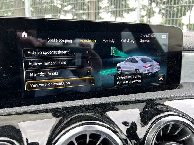 Mercedes-Benz CLA-KLASSE 250e AMG // Panoramadak // Memory // Sfeerverlichting // MultiBeam LED // Keyless // Night Pakket // Augmented Reality
