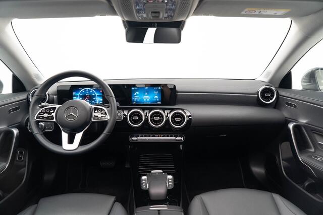 Mercedes-Benz CLA-KLASSE Shooting Brake CLA250 e |Panorama|Leder|Dodehoek|Carplay|