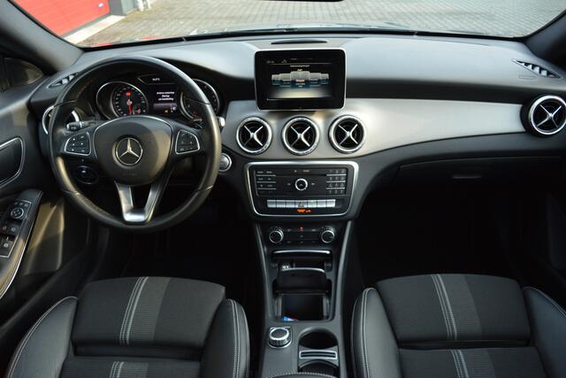 Mercedes-Benz CLA-KLASSE Shooting Brake 180 Lease Edition Plus trehaak panoramak