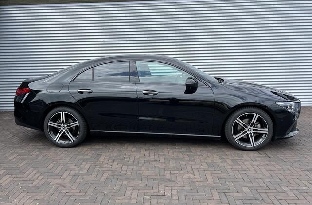 Mercedes-Benz CLA-KLASSE 180 Luxury Line
