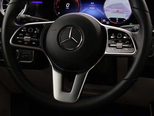 Mercedes-Benz CLA-KLASSE Shooting Brake 180 Luxury Line | Camera | Leder | Sfeerverlichting | Stoelverwarming | Adaptive cruise | Navigatie | LED