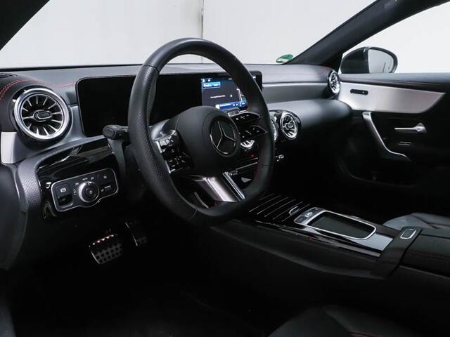 Mercedes-Benz CLA-KLASSE Shooting Brake 250 e AMG Nightpakket | Panoramadak | Distronic | Sfeerverlichting | Sttur- en Stoelverwarming | 360 gr Camera | KEyless Go | Inclusief 24 maanden Mercedes-Benz Certified garantie voor Europa.