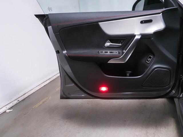 Mercedes-Benz CLA-KLASSE Shooting Brake 250 e AMG Nightpakket | Panoramadak | Distronic | Sfeerverlichting | Sttur- en Stoelverwarming | 360 gr Camera | KEyless Go | Inclusief 24 maanden Mercedes-Benz Certified garantie voor Europa.