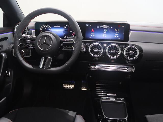 Mercedes-Benz CLA-KLASSE 250e Shooting Brake Business Solution AMG | Panoramaschuifdak | Head-up display | 360° camera | Dodehoekassistent |