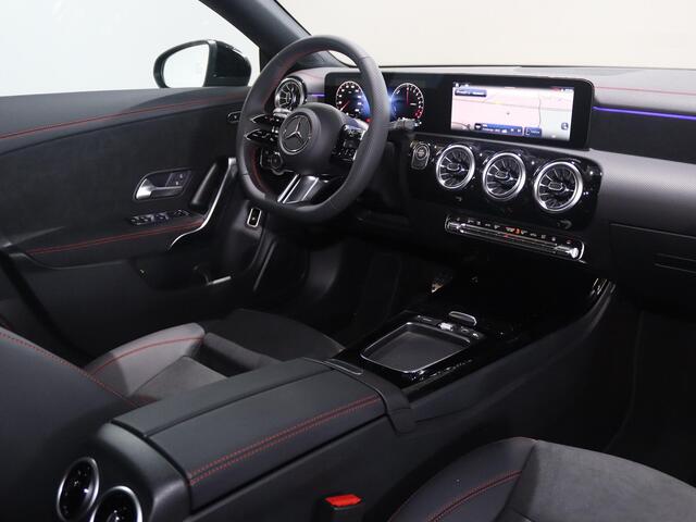 Mercedes-Benz CLA-KLASSE 250e Shooting Brake Business Solution AMG | Panoramaschuifdak | Nightpakket | Achteruitrijcamera