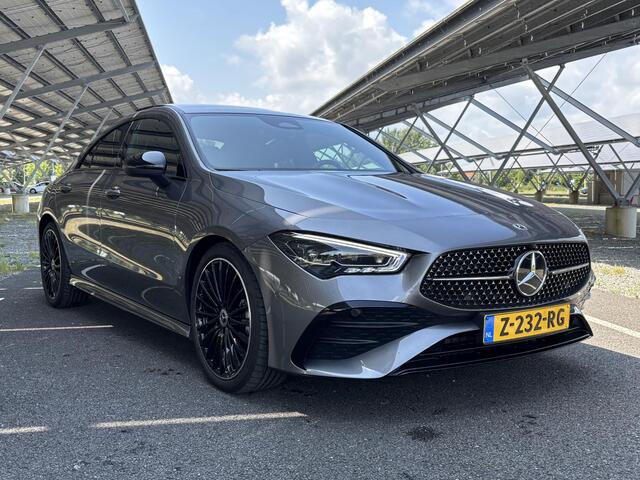 Mercedes-Benz CLA-KLASSE 180 Star Edition AMG Line | Panoramadak | Night | 19" AMG Velgen | Sfeerverlichting | Parkeercamera |