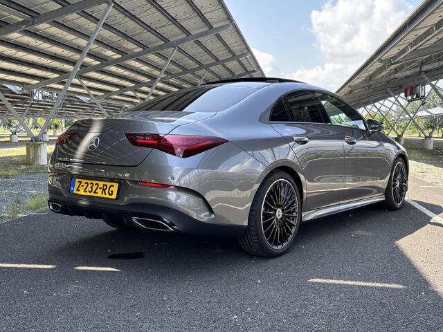 Mercedes-Benz CLA-KLASSE 180 Star Edition AMG Line | Panoramadak | Night | 19" AMG Velgen | Sfeerverlichting | Parkeercamera |