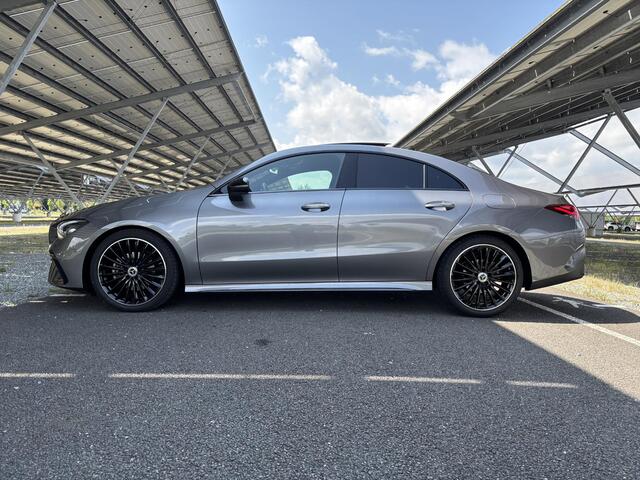 Mercedes-Benz CLA-KLASSE 180 Star Edition AMG Line | Panoramadak | Night | 19" AMG Velgen | Sfeerverlichting | Parkeercamera |