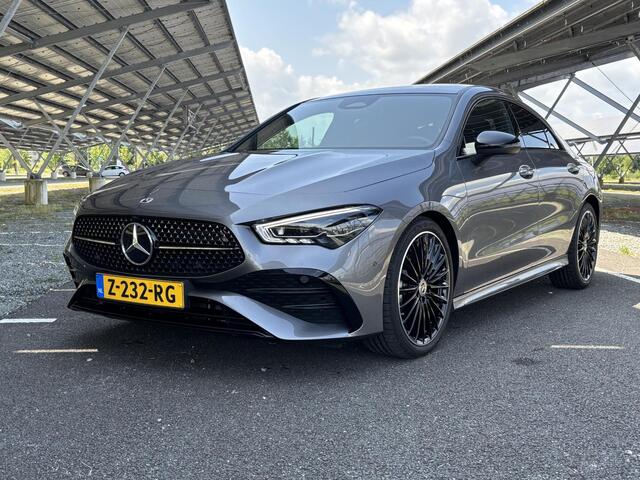 Mercedes-Benz CLA-KLASSE 180 Star Edition AMG Line | Panoramadak | Night | 19" AMG Velgen | Sfeerverlichting | Parkeercamera |