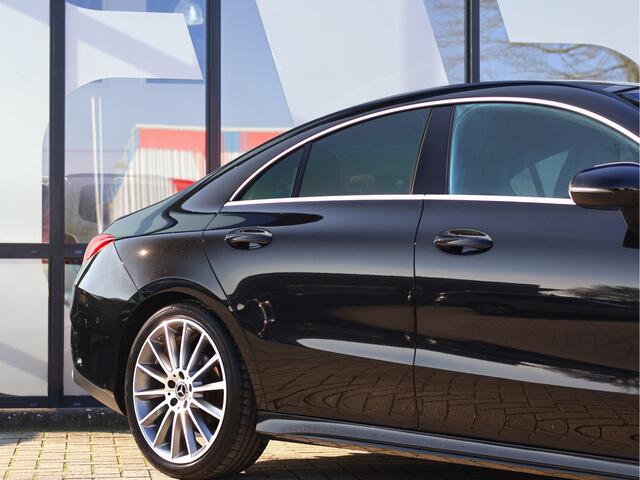 Mercedes-Benz CLA-KLASSE 180 AMG Line *Widescreen*Cruise*Sfeerverlichting*Stoelverw.*
