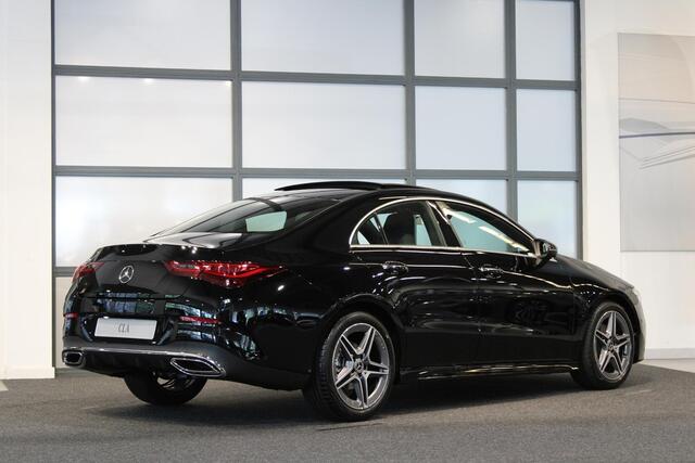 Mercedes-Benz CLA-KLASSE Coupé 180 Business Solution AMG Panorama dak