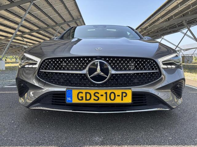 Mercedes-Benz CLA-KLASSE Shooting Brake 180 Star Edition Luxury Line | Panoramadak | Trekhaak | Sfeerverlichting | Parkeercamera | Stoelverwarming | LED |