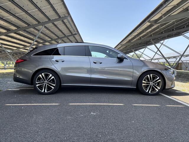 Mercedes-Benz CLA-KLASSE Shooting Brake 180 Star Edition Luxury Line | Panoramadak | Trekhaak | Sfeerverlichting | Parkeercamera | Stoelverwarming | LED |