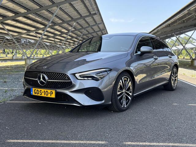 Mercedes-Benz CLA-KLASSE Shooting Brake 180 Star Edition Luxury Line | Panoramadak | Trekhaak | Sfeerverlichting | Parkeercamera | Stoelverwarming | LED |