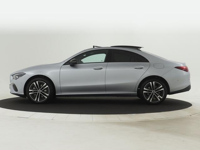 Mercedes-Benz CLA-KLASSE 250 e Star Edition | Nightpakket | Panoramaschuifdak | USB pakket plus | Parkeerpakket met achteruitrijcamera | Dodehoekassistent | KEYLESS GO-comfortpakket | Sfeerverlichting | Draadloos oplaadsysteem voor smartphone |