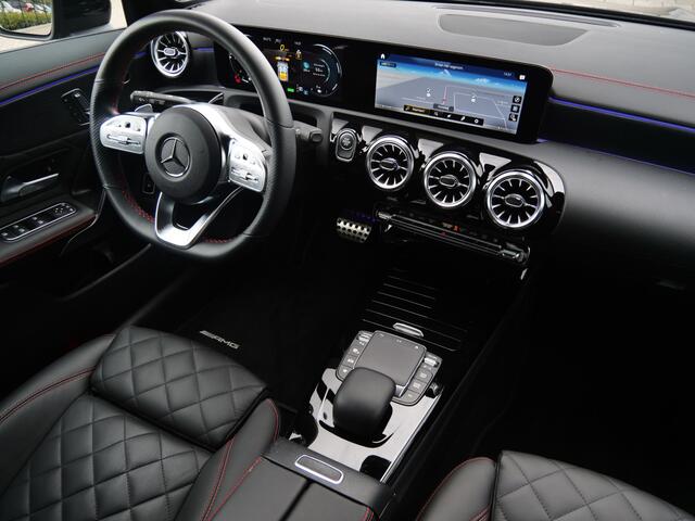 Mercedes-Benz CLA-KLASSE Shooting Brake 250e 218pk AMG Line Automaat Leder / Schuifdak / Sfeerverlichting / Burmester