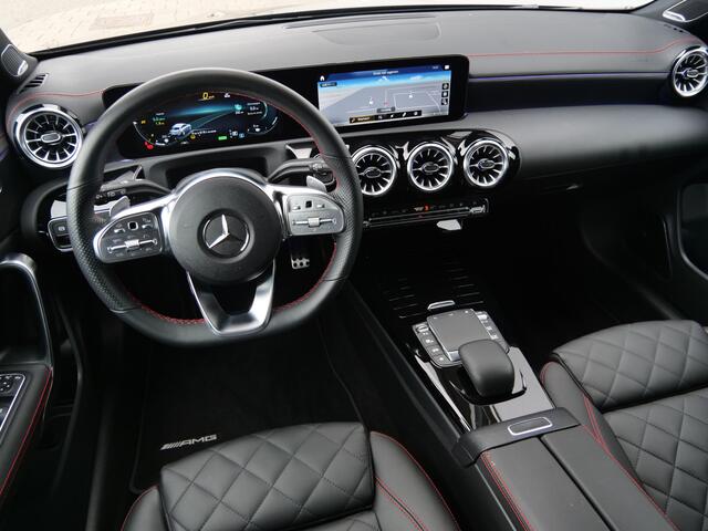Mercedes-Benz CLA-KLASSE Shooting Brake 250e 218pk AMG Line Automaat Leder / Schuifdak / Sfeerverlichting / Burmester