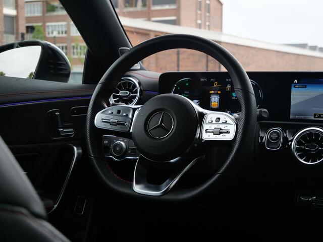Mercedes-Benz CLA-KLASSE Shooting Brake 250e 218pk AMG Line Automaat Leder / Schuifdak / Sfeerverlichting / Burmester