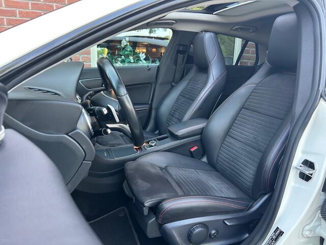 Mercedes-Benz CLA-KLASSE 180 AMG N. Ed. Plus Automaat SCHUIF.KANTLEDAK/PANODAK/HARMAN.KAR