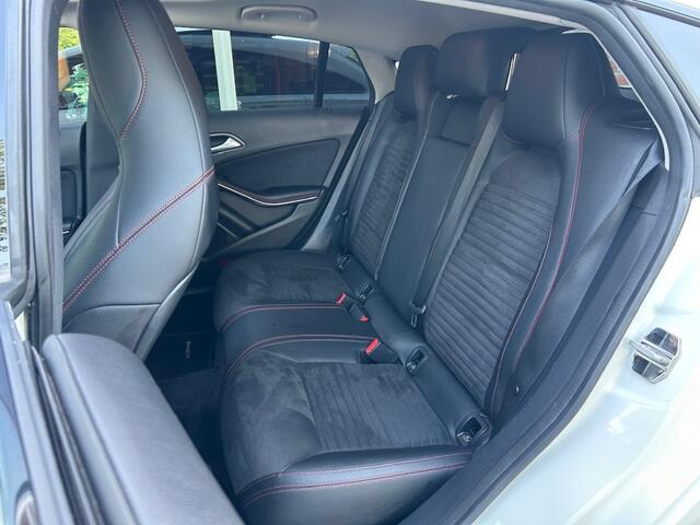 Mercedes-Benz CLA-KLASSE 180 AMG N. Ed. Plus Automaat SCHUIF.KANTLEDAK/PANODAK/HARMAN.KAR