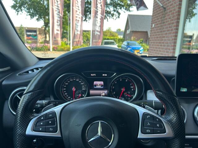 Mercedes-Benz CLA-KLASSE 180 AMG N. Ed. Plus Automaat SCHUIF.KANTLEDAK/PANODAK/HARMAN.KAR
