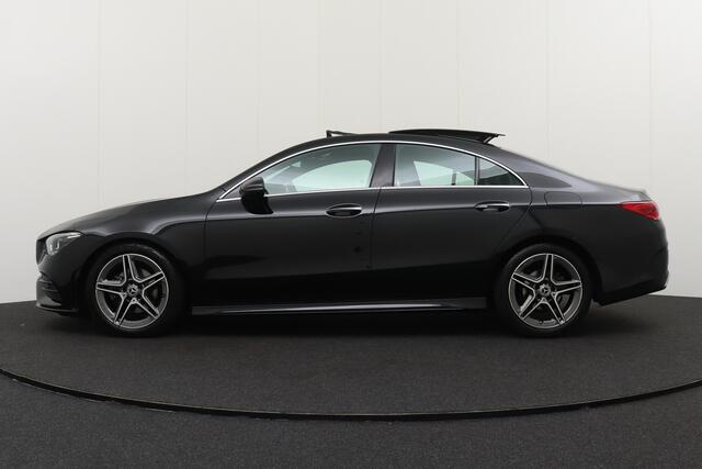 Mercedes-Benz CLA-KLASSE 180 Aut. AMG Pano-dak Camera Sfeerverlichting