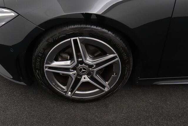 Mercedes-Benz CLA-KLASSE 180 Aut. AMG Pano-dak Camera Sfeerverlichting