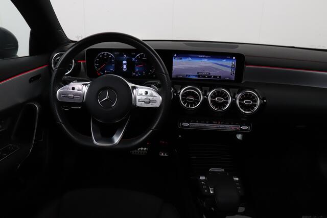 Mercedes-Benz CLA-KLASSE 180 Aut. AMG Pano-dak Camera Sfeerverlichting