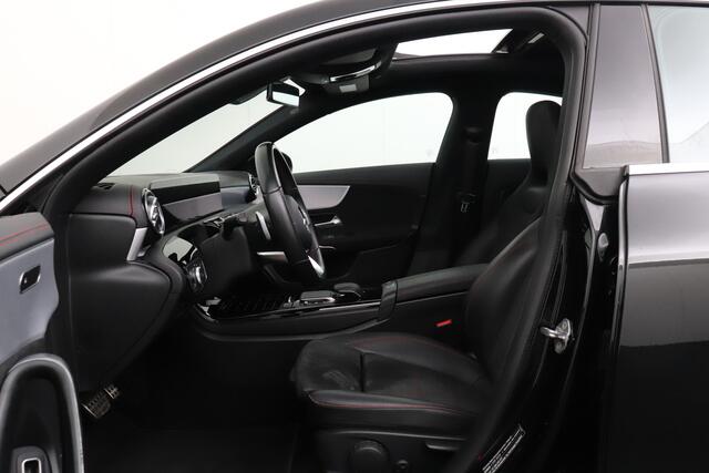Mercedes-Benz CLA-KLASSE 180 Aut. AMG Pano-dak Camera Sfeerverlichting